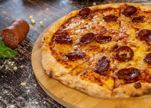 360_F_542750402_uG6jUaZMWNHp7BSkpvyuzdgsirRn0cll Pizza Sucuk